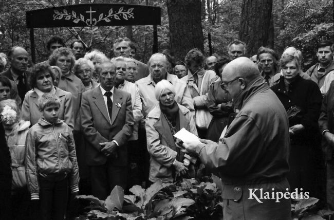 pavadinimas: Skaito Vilius Ašmys, viduryje – Irena Rimkienė, raktai:  