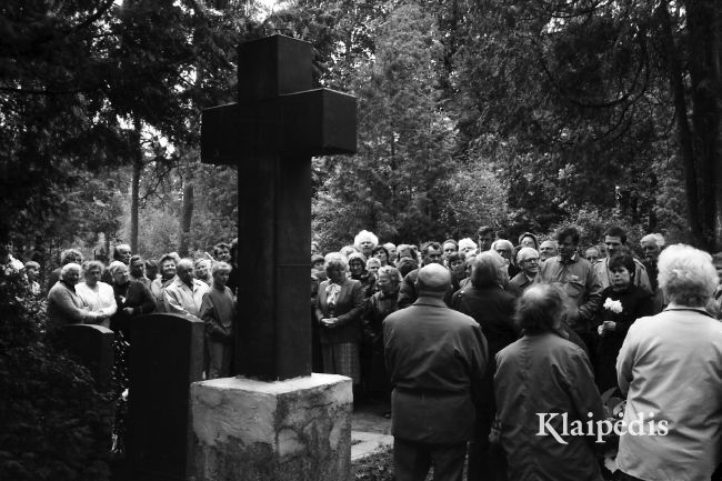 pavadinimas: Vanagų kapinaitėse, raktai:  