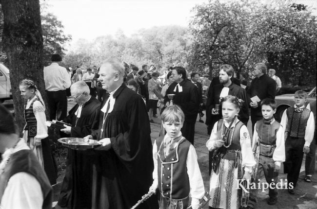 pavadinimas: Apeigos Dovilų bažnyčioje, raktai: Dovilų bažnyčia