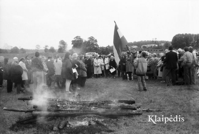 pavadinimas: Agluonėnuose šalia Lietuvininkų ąžuolyno, raktai:  
