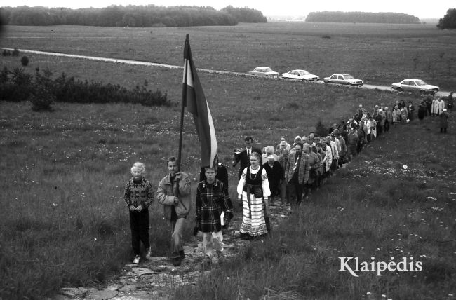pavadinimas: Eisena į Agluonėnų aukuro kalną, raktai:  