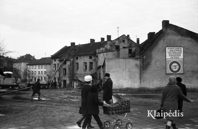 pavadinimas: Griaunami pastatai Kūlių Vartų pradžioje, raktai:  