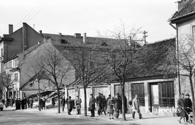 pavadinimas: Griaunami pastatai Manto gatvėje, raktai:  