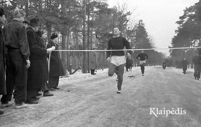 pavadinimas:  Žiemos krosas Girulių plente 1956 m, raktai:  krosas