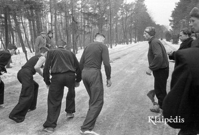 pavadinimas: Žiemos krosas Girulių plente 1956 m, raktai: krosas