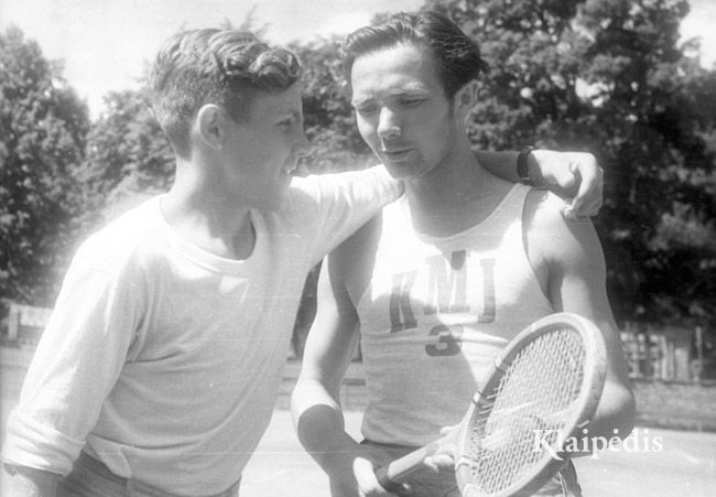 pavadinimas: Resp. l. atl. pirm. dalyviai klaipėdiškiai. 1954, raktai: lengvoji atletika badmintonas