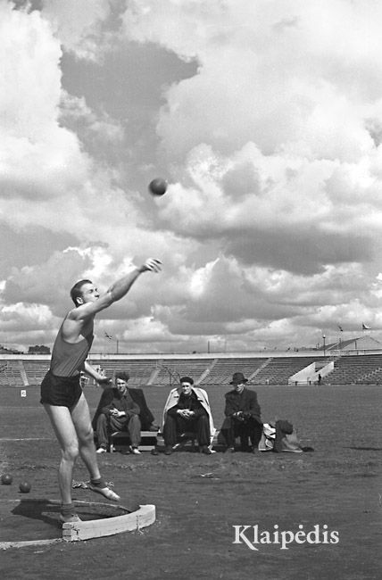 pavadinimas: Resp. l. atl. pirm. Rutulio stūmimas. 1955, raktai: lengvoji atletika rutulys