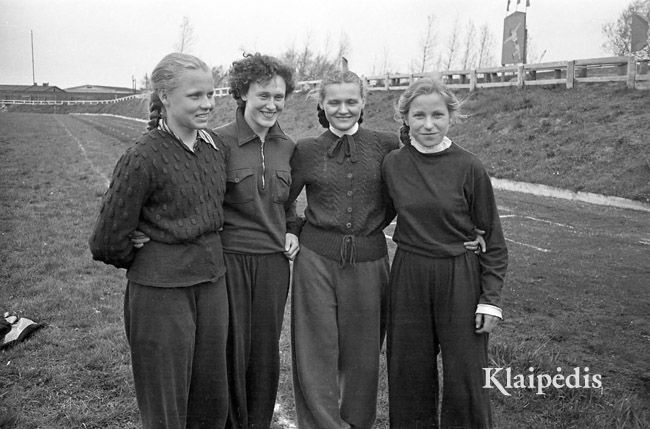 pavadinimas: Klaipėdos lengvaatletės Liepojoje. 1956, raktai: lengvoji atletika Liepoja