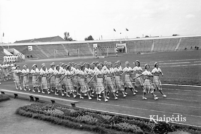 pavadinimas: Fizkultūrininkų paradas Vilniuje, 1955, raktai: lengvoji atletika paradas