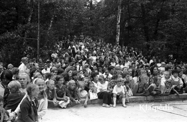 pavadinimas: Šventinio koncerto klausytojai, raktai:  